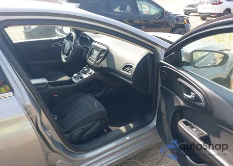 2015 Chrysler 200 Limited z USA, uszkodzony, nr VIN 1C3CCCAB8FN572228